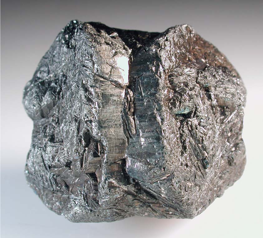 Станнит, сдвойникованный кристалл. Рудник Сан-Хосе, провинция Черкадо, Боливия
