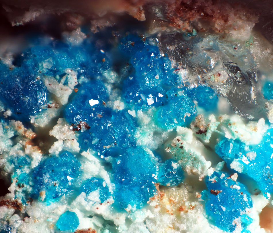 Голубые кристаллы хайдиита на матриксе. Чили