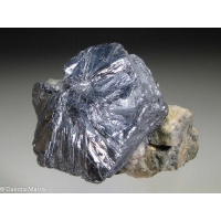 Молибденит (Molybdenite)