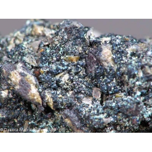 Голубоватые радужные призматические кристаллы анилита до 0,75 мм на матриксе