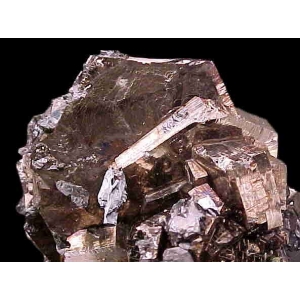 Блестящие кристаллы пирротина со сфалеритом и халькопиритом